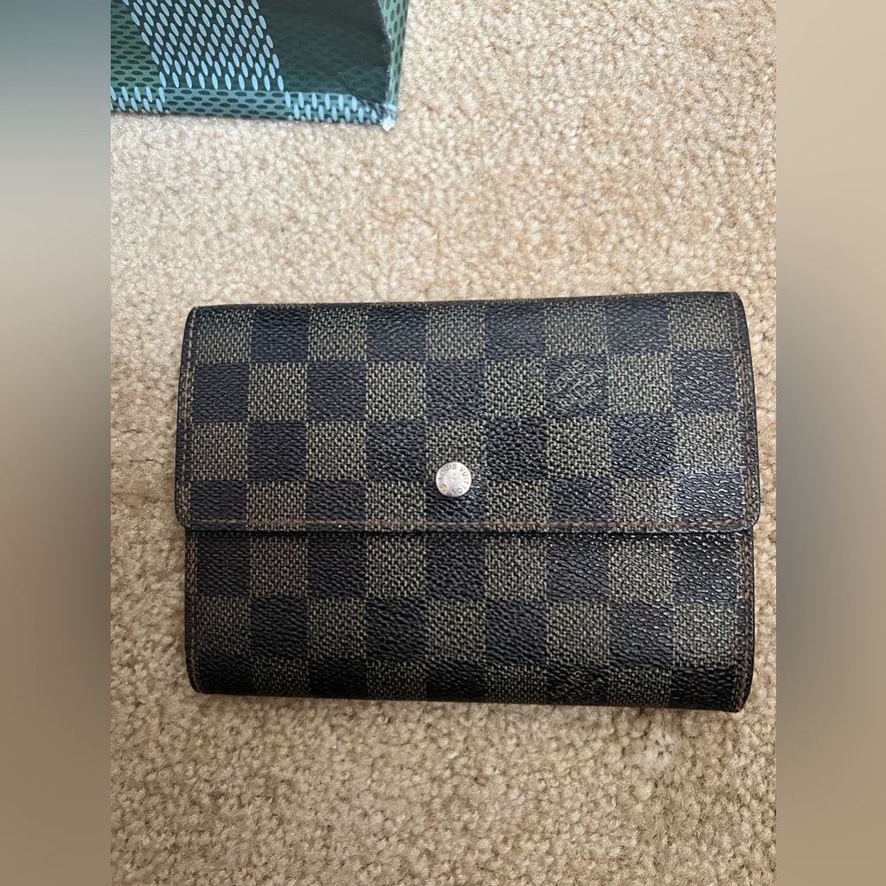 Louis Vuitton Damier Ebene Trifold Wallet - Picture 4 of 6